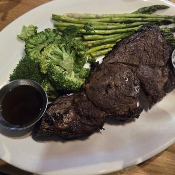 BJ's Restaurant & Brewhouse - Pizza Near Me - Fresno, California