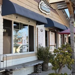 Noi and Doi's  2nd Street Cafe - Frontage