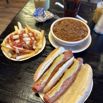 RUTT’S HUT - Updated July 2024 - 999 Photos & 1360 Reviews - 417 River ...