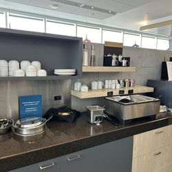 VIP lounge YQB