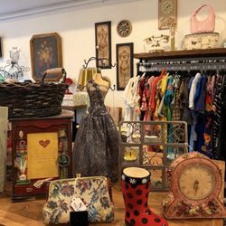 Nostalgia Vintage & Thrift