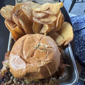 Voodoo Brewing - Voodoo Burger with chips - Brewpubs Near Me - Fort Myers, Florida
