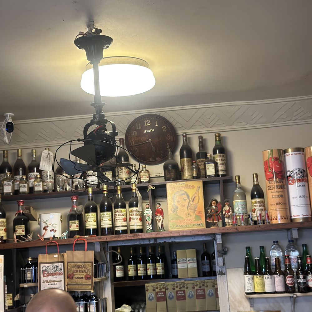 Ginja Sem Rival e Eduardino - interior - Beer, Wine & Spirits Near Me - Lisbon, 11 Ginja Sem Rival e Eduardino - interior - Beer, Wine & Spirits Near Me - Lisbon, 11