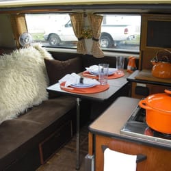 Hawaii Campers - Daisy's Lounge