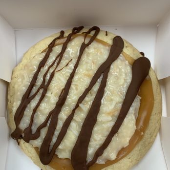 Crumbl - Gurnee - Bakeries Near Me - Gurnee, Illinois