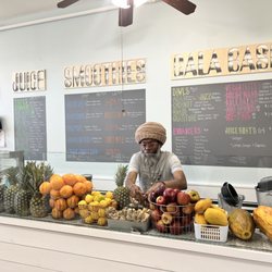Breathless Raw Live Juice Bar - Owner Nick, fresh organic fruits