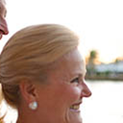 Miami Vein Center - Vein expert and spider vein specialist ensures that the vein center is a wonderful experience.