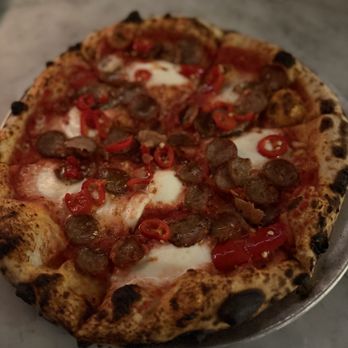 Elena - Diavolo 2.0 tomate, salami, mozza di bufala, pepperoncini - Italian Near Me - Montreal, Quebec Elena - Diavolo 2.0 tomate, salami, mozza di bufala, pepperoncini - Italian Near Me - Montreal, Quebec