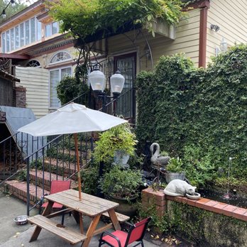 Foxy Loxy Cafe - Outside patio - Cafes Near Me - Savannah, Georgia