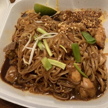 Jammas Jax - Chicken Pad Thai - Food Trucks Near Me - Jacksonville, Florida Jammas Jax - Chicken Pad Thai - Food Trucks Near Me - Jacksonville, Florida