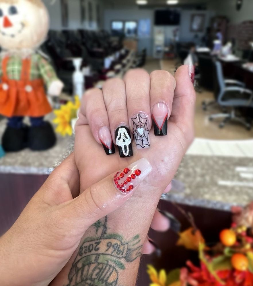 JJ NAILS Updated August 2024 17 Photos & 29 Reviews 5660 Bayshore