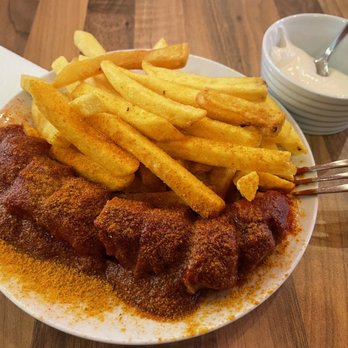 Curry Keule - Currywust and fries - Curry Sausage Near Me - Berlin, BE