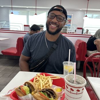 In-N-Out Burger - Burgers Near Me - Valencia, California In-N-Out Burger - Burgers Near Me - Valencia, California