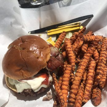 Murphy's Bleachers - 1/2 lb cheeseburger with sweet potato fries - Sports Bars Near Me - Chicago, Illinois