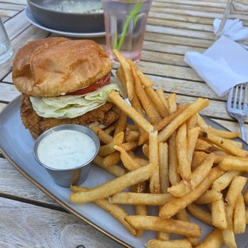 Heirloom MKE - Chicken sandwich - Food Trucks Near Me - Milwaukee, Wisconsin