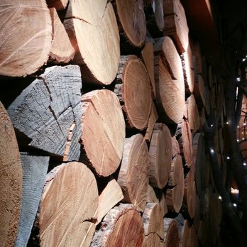The Maple Leaf - Feature wall - Canadian (New) Near Me - Banff, Alberta