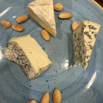 Willi's Wine Bar - Lovely seasonal cheeses - French Near Me - Paris, 75 Willi's Wine Bar - Lovely seasonal cheeses - French Near Me - Paris, 75