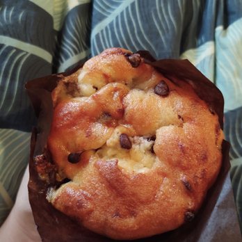 Brooklyn Organic Kitchen - Gluten free banana muffin. Looks really good but was quite a let-down. - Cafes Near Me - Mahopac, New York