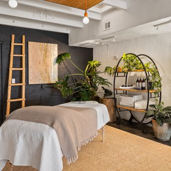 Body Alchemy - The massage table with a heated wool mattress pad and 100% organic cotton sheets. - Massage Near Me - Sedona, Arizona Body Alchemy - The massage table with a heated wool mattress pad and 100% organic cotton sheets. - Massage Near Me - Sedona, Arizona