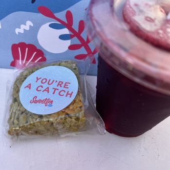 Sweetfin Poke Del Mar - Matcha dessert and hibiscus tea so good! - Poke Near Me - San Diego, California Sweetfin Poke Del Mar - Matcha dessert and hibiscus tea so good! - Poke Near Me - San Diego, California