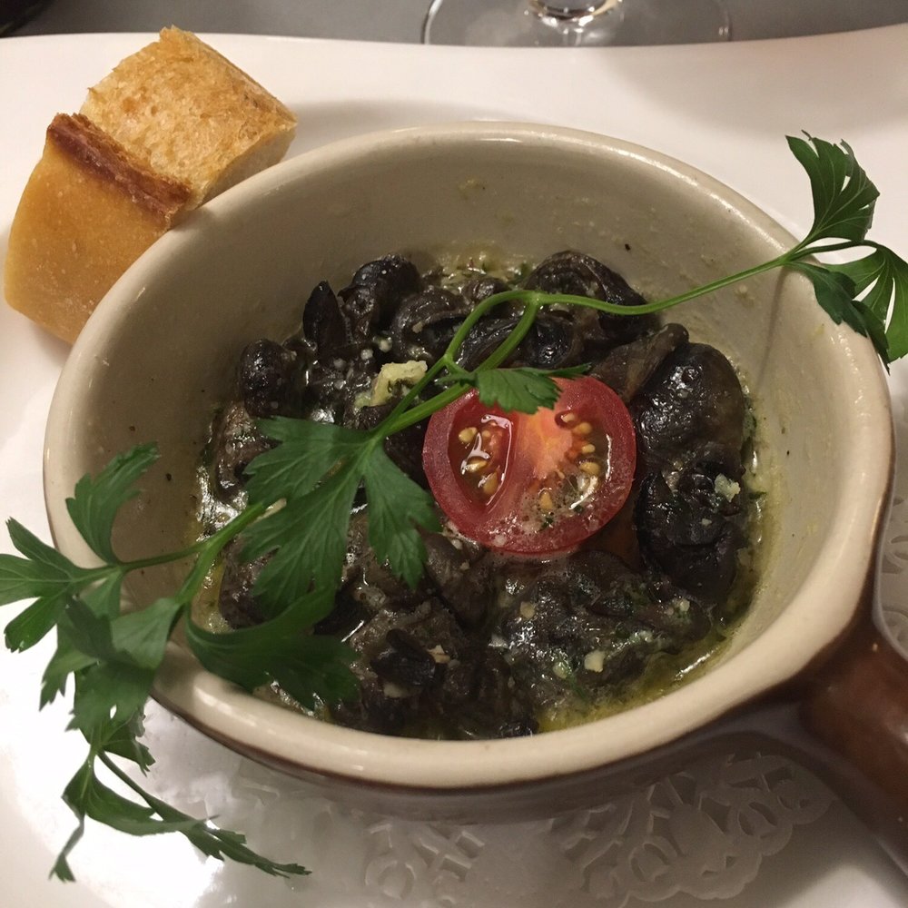 Le Pommier - A pail-o-snails. - French Near Me - Bayeux, 14