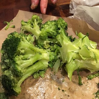 Miznon - They seem to be famous for the cauliflower and that was great... But we enjoyed the broccoli even more! - Middle Eastern Near Me - Paris, 75
