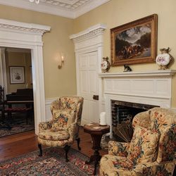 Mansfield Plantation - Sitting room while you wait for breakfast