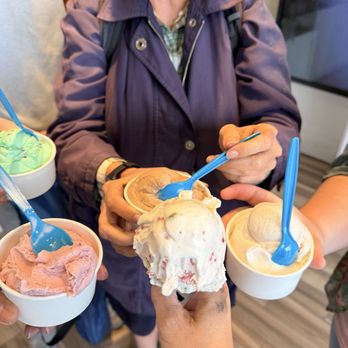 Scoops - Delicious fun and only starbucks - Ice Cream & Frozen Yogurt Near Me - Los Angeles, California