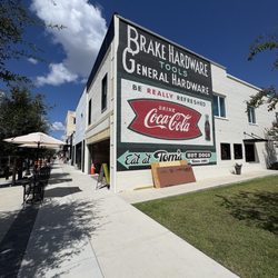 Tom's Hot Dogs - Exterior