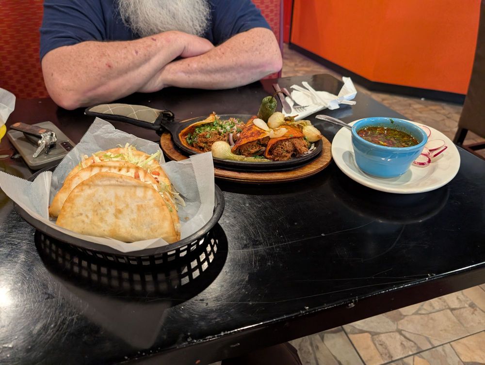 El Vaquero Mexican Grill Cantina Logo