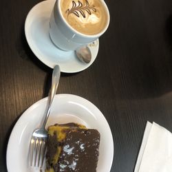 Bread Of Life Pao Da Vida - Bolo Bolo cenoura con chocolate , Cafe Regular