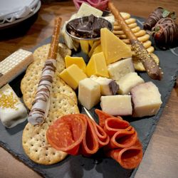 Horseshoe Bend Cellars Vineyard & Winery - Valentine's Day charcuterie
