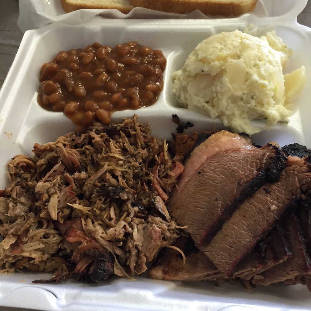 Fainmous BBQ - 2 meat plate with Sliced beef brisket & pulled pork. - Barbeque Near Me - Houston, Texas Fainmous BBQ - 2 meat plate with Sliced beef brisket & pulled pork. - Barbeque Near Me - Houston, Texas