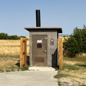 Harrison Lake - Clean restrooms - Lakes Near Me Harrison Lake - Clean restrooms - Lakes Near Me
