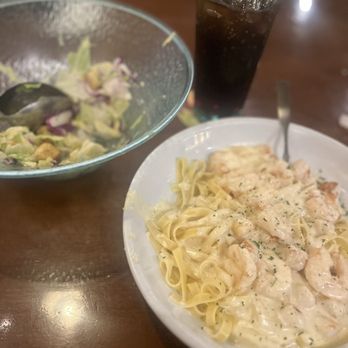Olive Garden Italian Restaurant - Salad & breadsticks with our entrees!!! - Italian Near Me - Clovis, California Olive Garden Italian Restaurant - Salad & breadsticks with our entrees!!! - Italian Near Me - Clovis, California