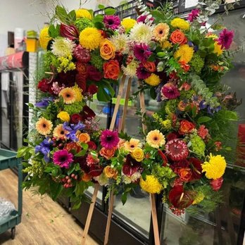 Aloha Flowers Simi Valley - Frame of flowers for a picture of your loved one. - Florists Near Me - Simi Valley, California Aloha Flowers Simi Valley - Frame of flowers for a picture of your loved one. - Florists Near Me - Simi Valley, California