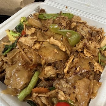 Thai Stellar - Drunken noodles - Salad Near Me - Pearland, Texas Thai Stellar - Drunken noodles - Salad Near Me - Pearland, Texas