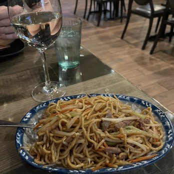 Song Restaurant - Beef lo mein noodles and Pinot Grigio with dinner - Chinese Near Me - West Hartford, Connecticut Song Restaurant - Beef lo mein noodles and Pinot Grigio with dinner - Chinese Near Me - West Hartford, Connecticut