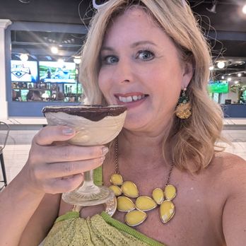 Ernie’s on the Creek - Mediterranean Near Me - Rochester, Michigan
