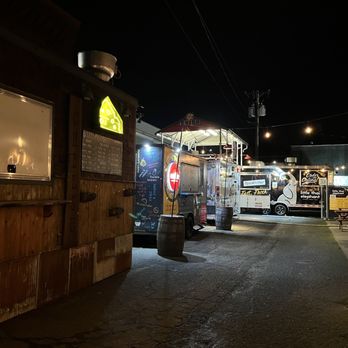 Oakshire Brewing Public House - Food trucks - Breweries Near Me - Eugene, Oregon Oakshire Brewing Public House - Food trucks - Breweries Near Me - Eugene, Oregon
