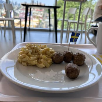 IKEA Restaurant - Macaroni and cheese & Swedish meatballs - Scandinavian Near Me - Brooklyn, New York IKEA Restaurant - Macaroni and cheese & Swedish meatballs - Scandinavian Near Me - Brooklyn, New York