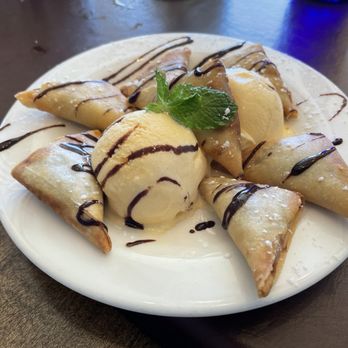 Anh Restaurant & Bar - Fried samosas with banana - Vietnamese Near Me - Richmond, California Anh Restaurant & Bar - Fried samosas with banana - Vietnamese Near Me - Richmond, California