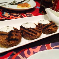 Saj - Michui de kibe assado na grelha. O sabor de carvão sobressai e da outro sabor ao conhecido kibe. Gostei.