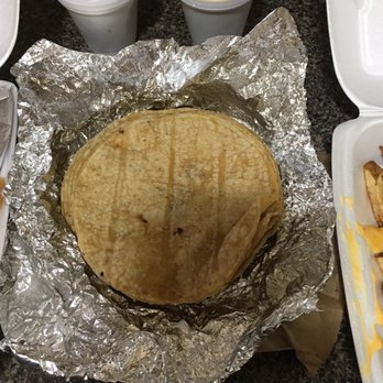 Parrilla Express - Tortillas and green/red salsa sauce. - Mexican Near Me - Berwyn, Illinois