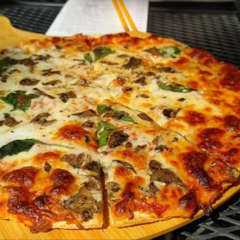 Rocky Waters Vineyard and Winery - Merry crispy pizza just right and it's not burnt! - Wineries Near Me - Hanover, Illinois
