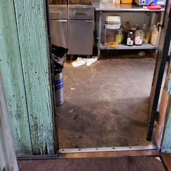 Daddy Billy's - Towels under the fryer in the kitchen - Bars Near Me - Tullahoma, Tennessee Daddy Billy's - Towels under the fryer in the kitchen - Bars Near Me - Tullahoma, Tennessee