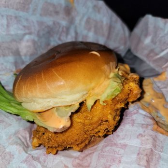 Jollibee - Spicy Chicken sandwich deluxe - Fast Food Near Me - Los Angeles, California