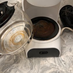 Lindsay Inn - Terribly gross coffee pot