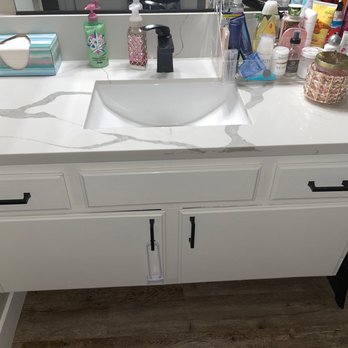 Gladstone Ridge Apartments - Quartz counter tops with old ugly cabinets - Apartments Near Me - Glendora, California Gladstone Ridge Apartments - Quartz counter tops with old ugly cabinets - Apartments Near Me - Glendora, California