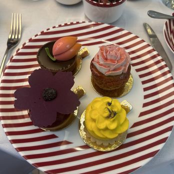 Crystal Moon Lounge - Tea Rooms Near Me - London, XGL
